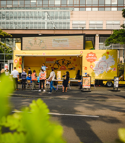 Selbsthilfetour 2021 macht Halt vor der Uniklinik in Köln und klärt über das Thema Organspende auf